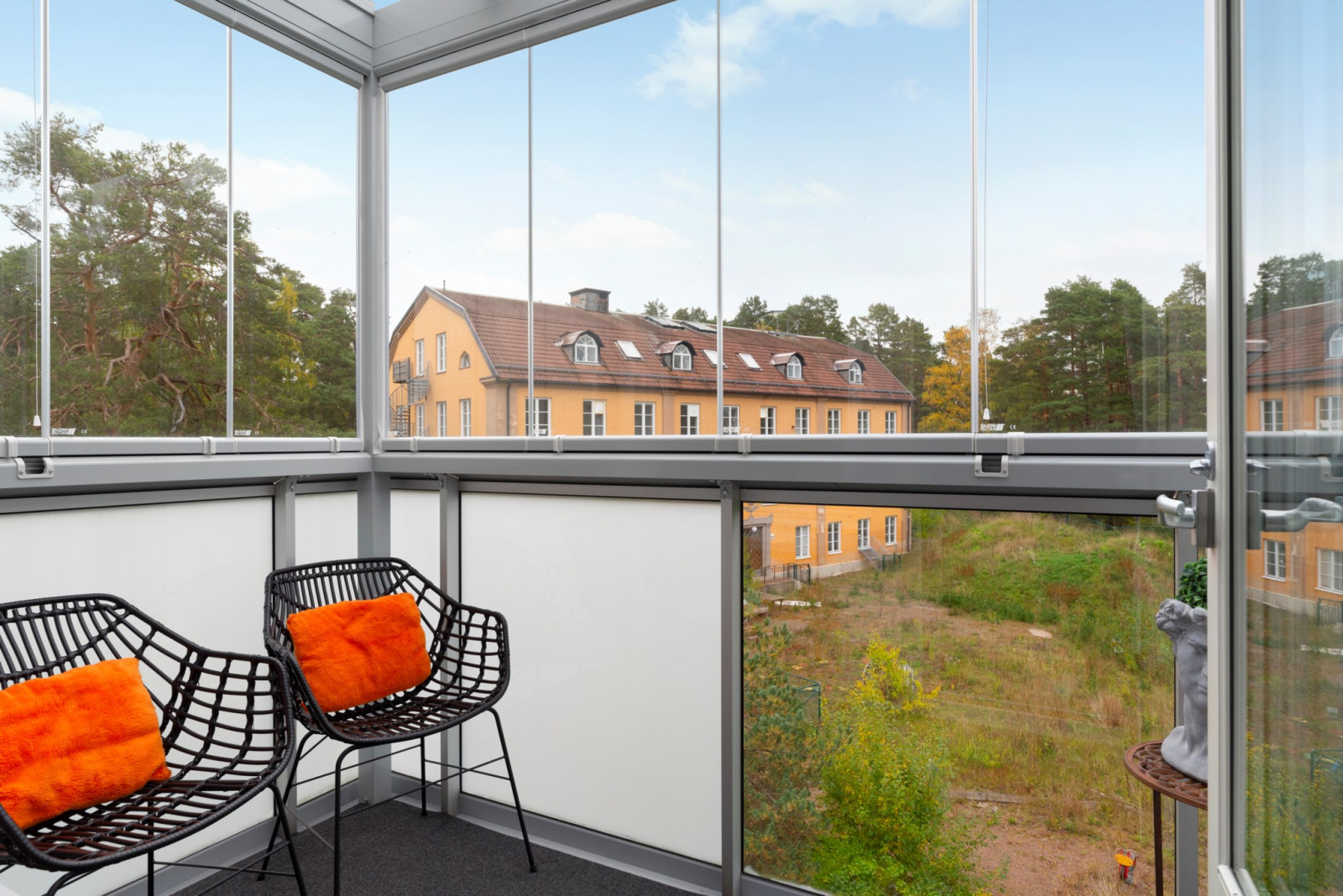  Sjövillegränd 10 högst upp i huset med sjöutsikt