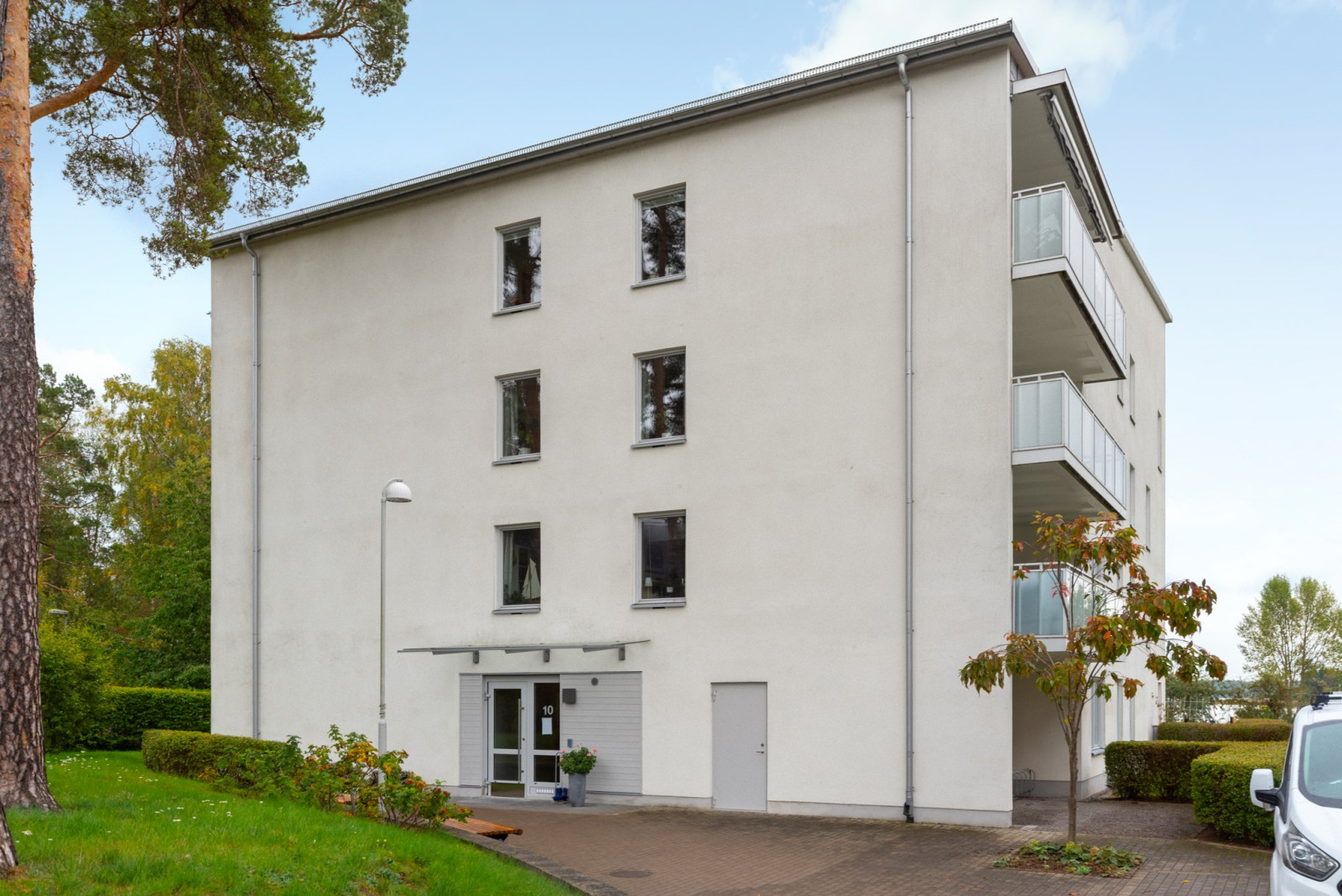  Sjövillegränd 10 högst upp i huset med sjöutsikt