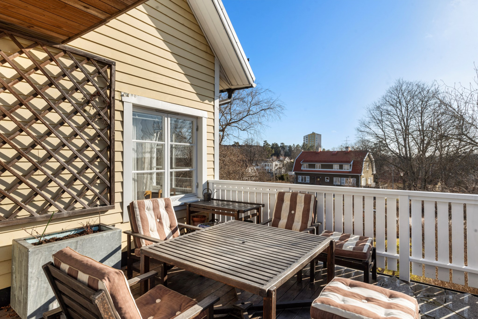 Altanen med högt soligt läge Soltorpsvägen 12