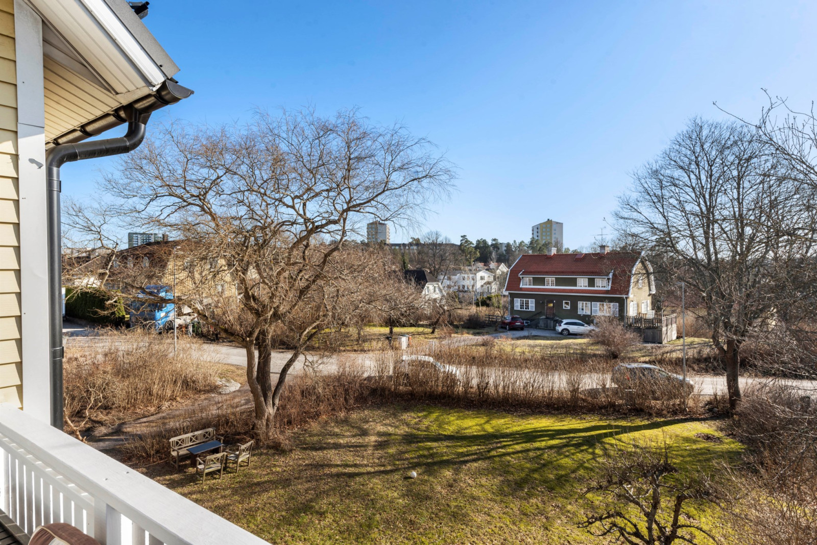 Från altanen mot trädgården Soltorpsvägen 12