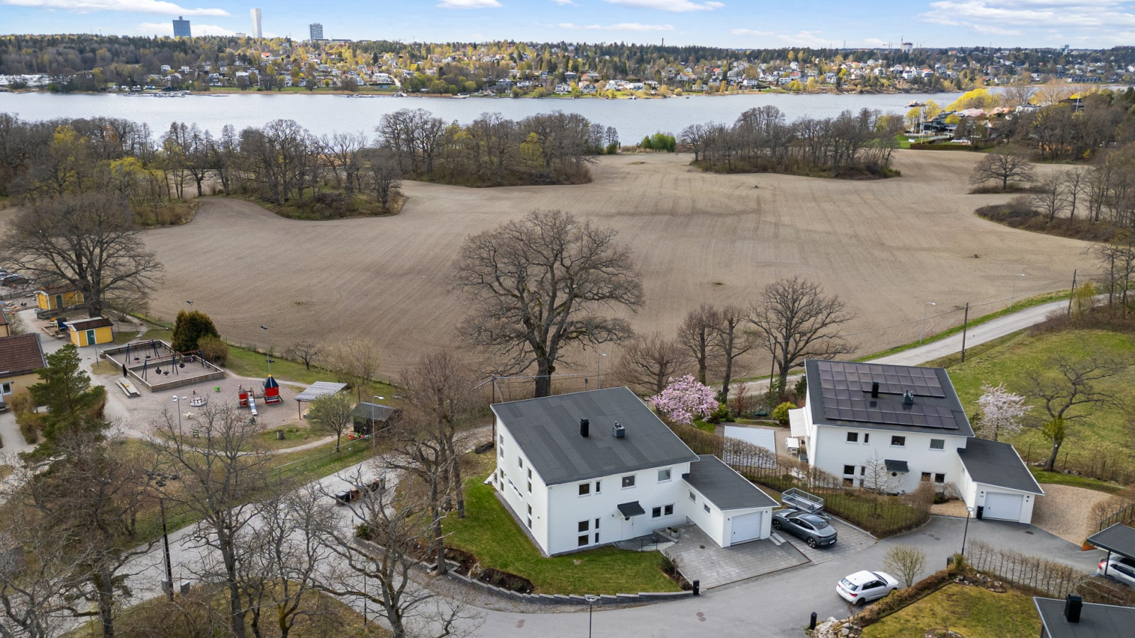 Utsikt över ängar och Edsviken Sjöbergsvägen 30
