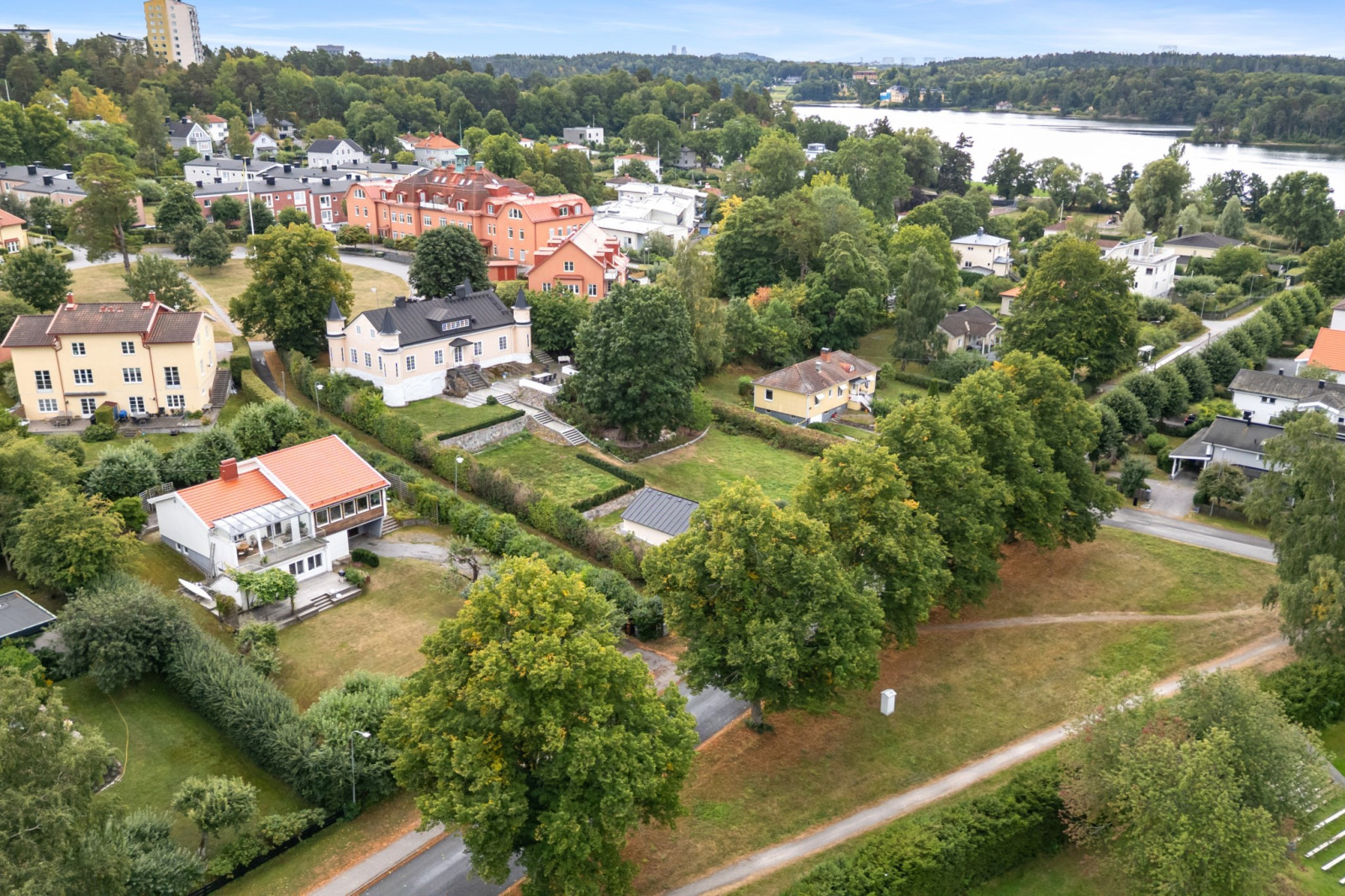 Sjönära vid Edsviken Noragårdsvägen 37