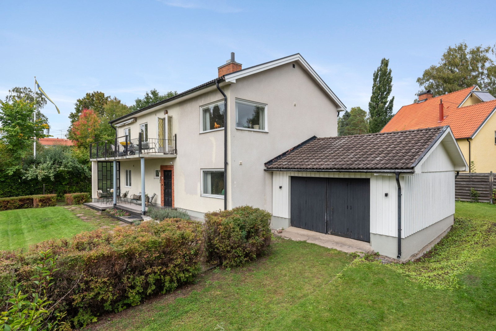 Vidbyggt kallgarage Skogsviksvägen 18